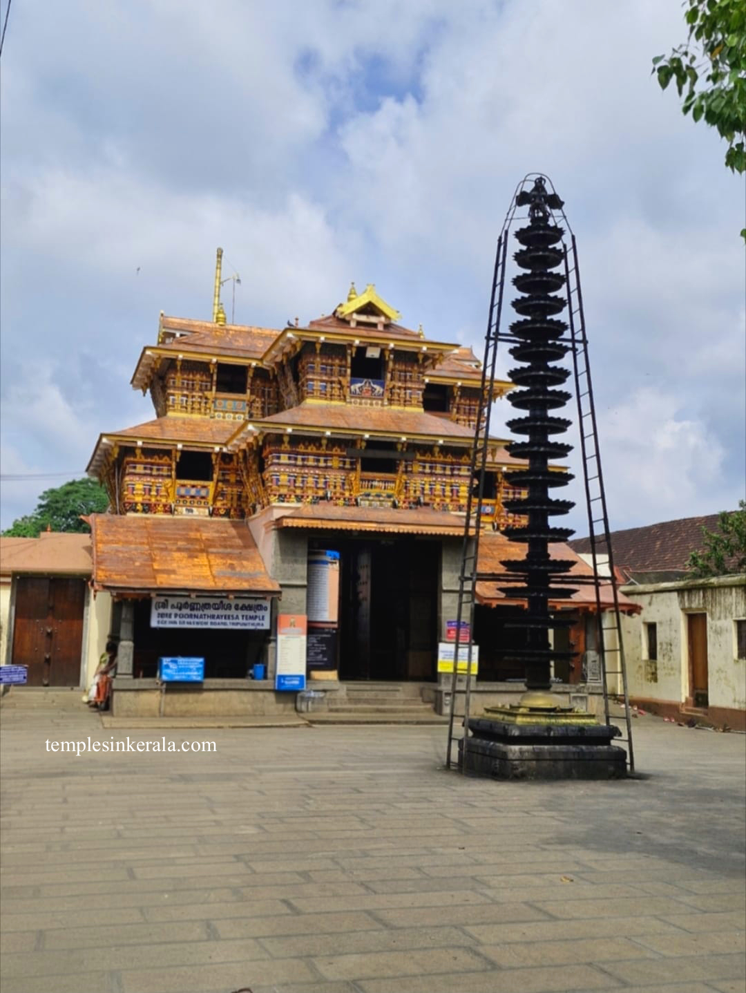 East Gopuram with Kalvilakku/കിഴക്കേ ഗോപുരവും കൽവിളക്കും Famous Hindu Temples in Kerala